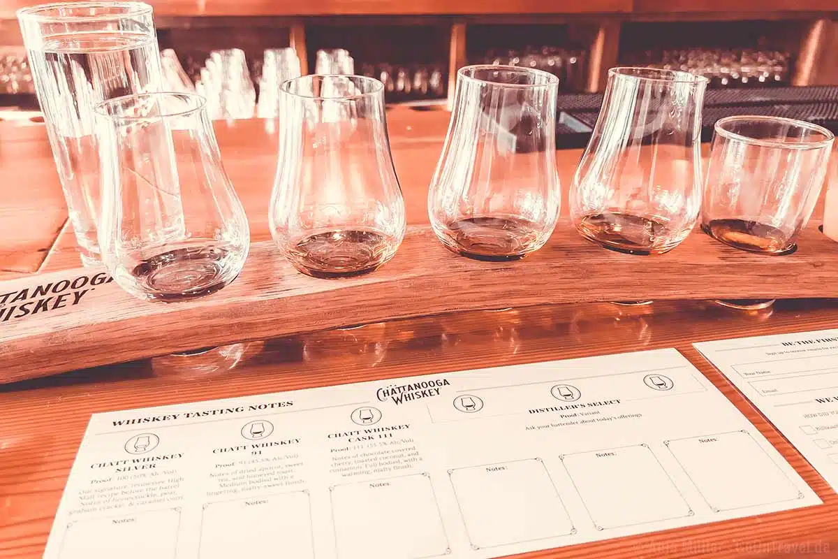Whiskey Tasting in der Chattanooga Whiskey Experimental Distillery Whiskey Tasting in der Chattanooga Whiskey Experimental Distillery