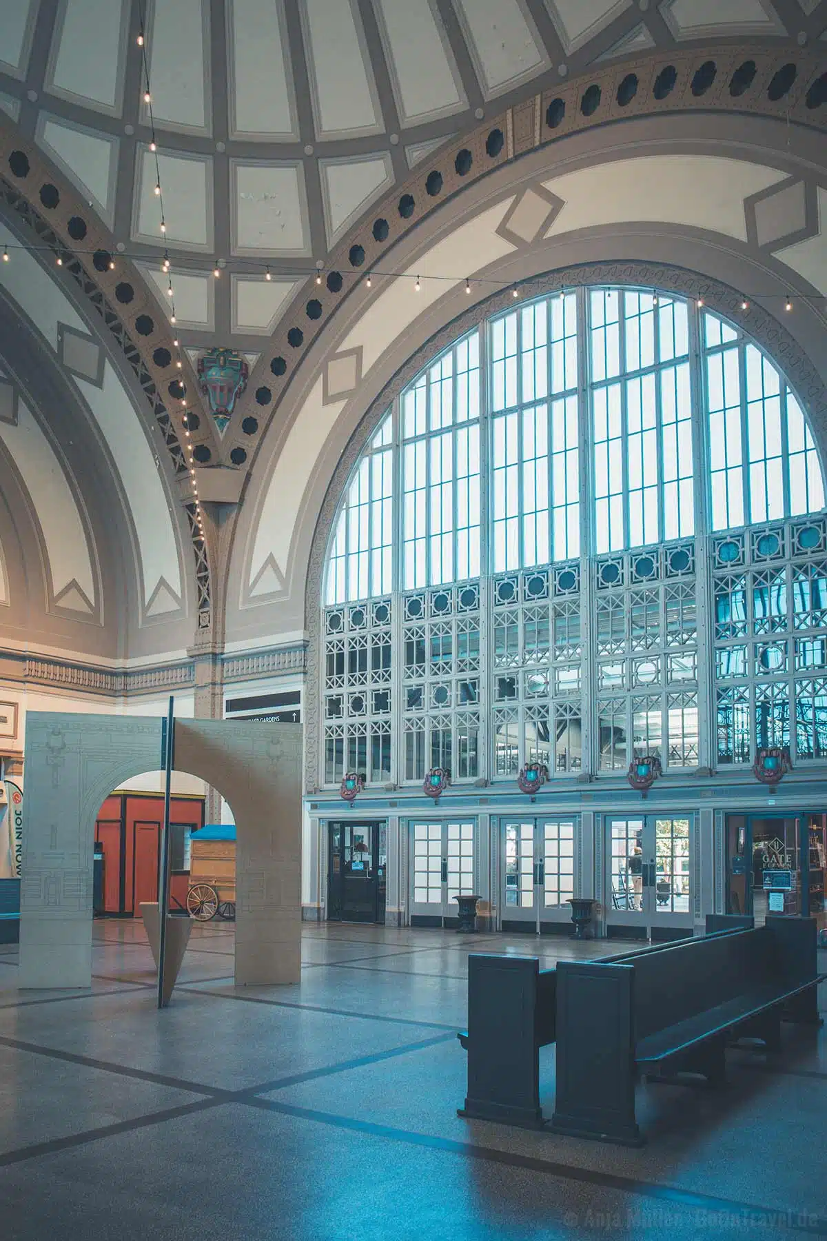 Der ehemalige Bahnhof ist heute ein Hotel. Der ehemalige Bahnhof ist heute ein Hotel.