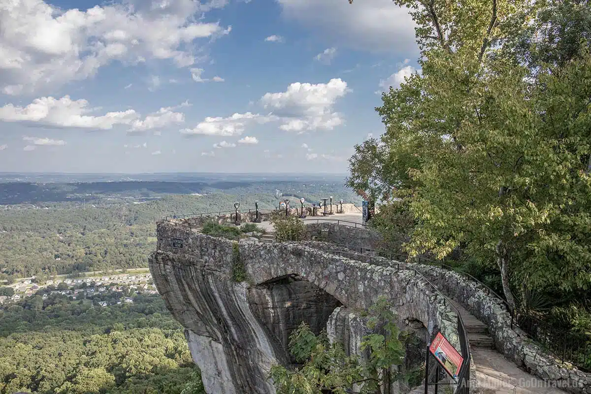 Aussichtsplattform auf 7 Bundesstaaten oberhalb des Wasserfalls Aussichtsplattform auf 7 Bundesstaaten oberhalb des Wasserfalls