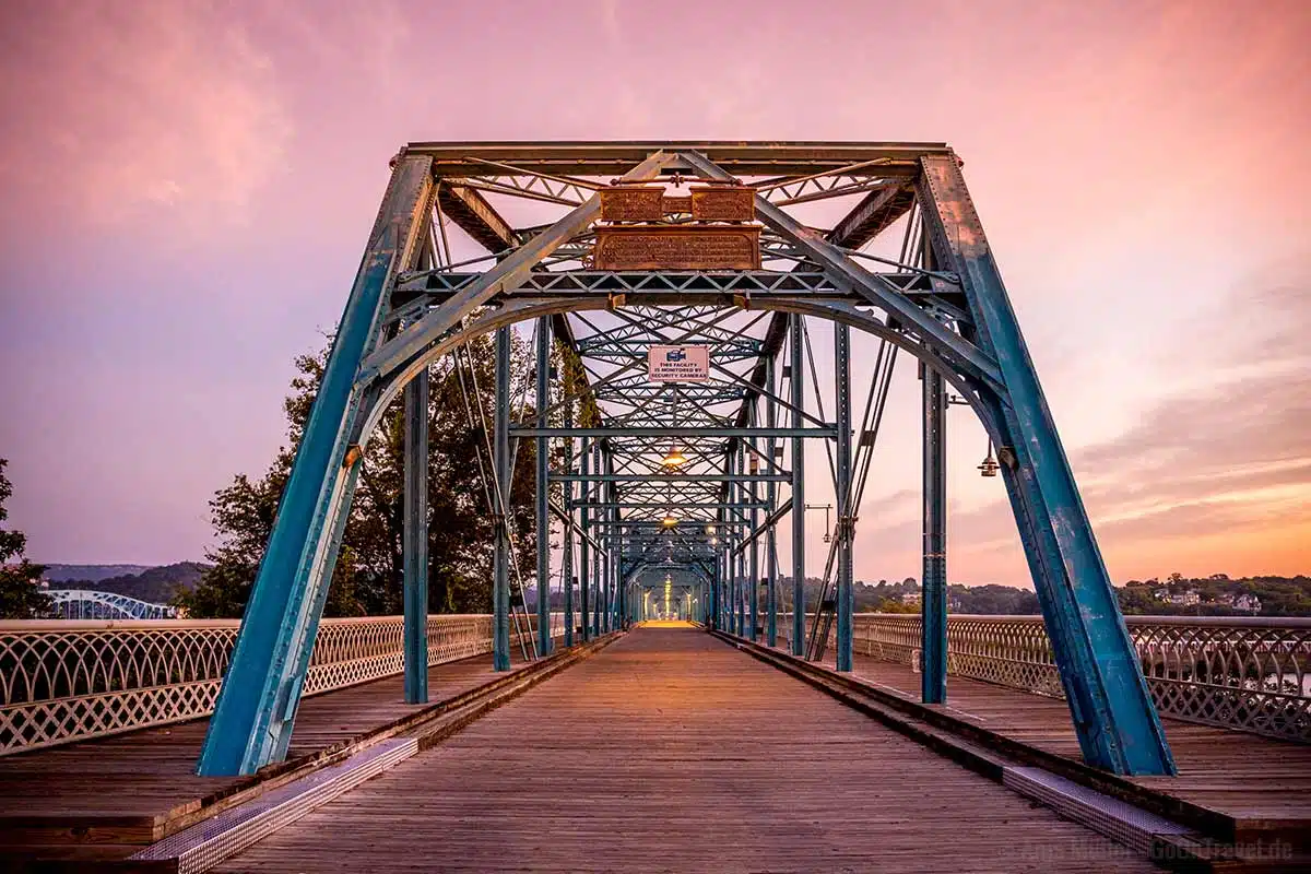 Walnut Street Bridge zum Sonnenaufgang Walnut Street Bridge zum Sonnenaufgang