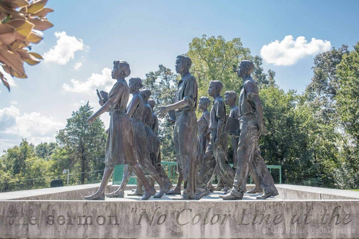 Clinton12 Statue Tennessee