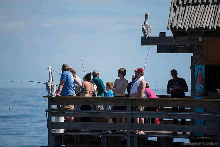 Angler auf dem Cocoa Beach Pier