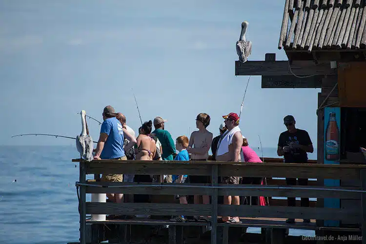 Angler auf dem Cocoa Beach Pier Angler auf dem Cocoa Beach Pier