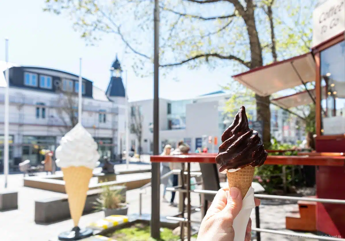 Wenn schon, denn schon: Softeis mit Schokodip! Wenn schon, denn schon: Softeis mit Schokodip!