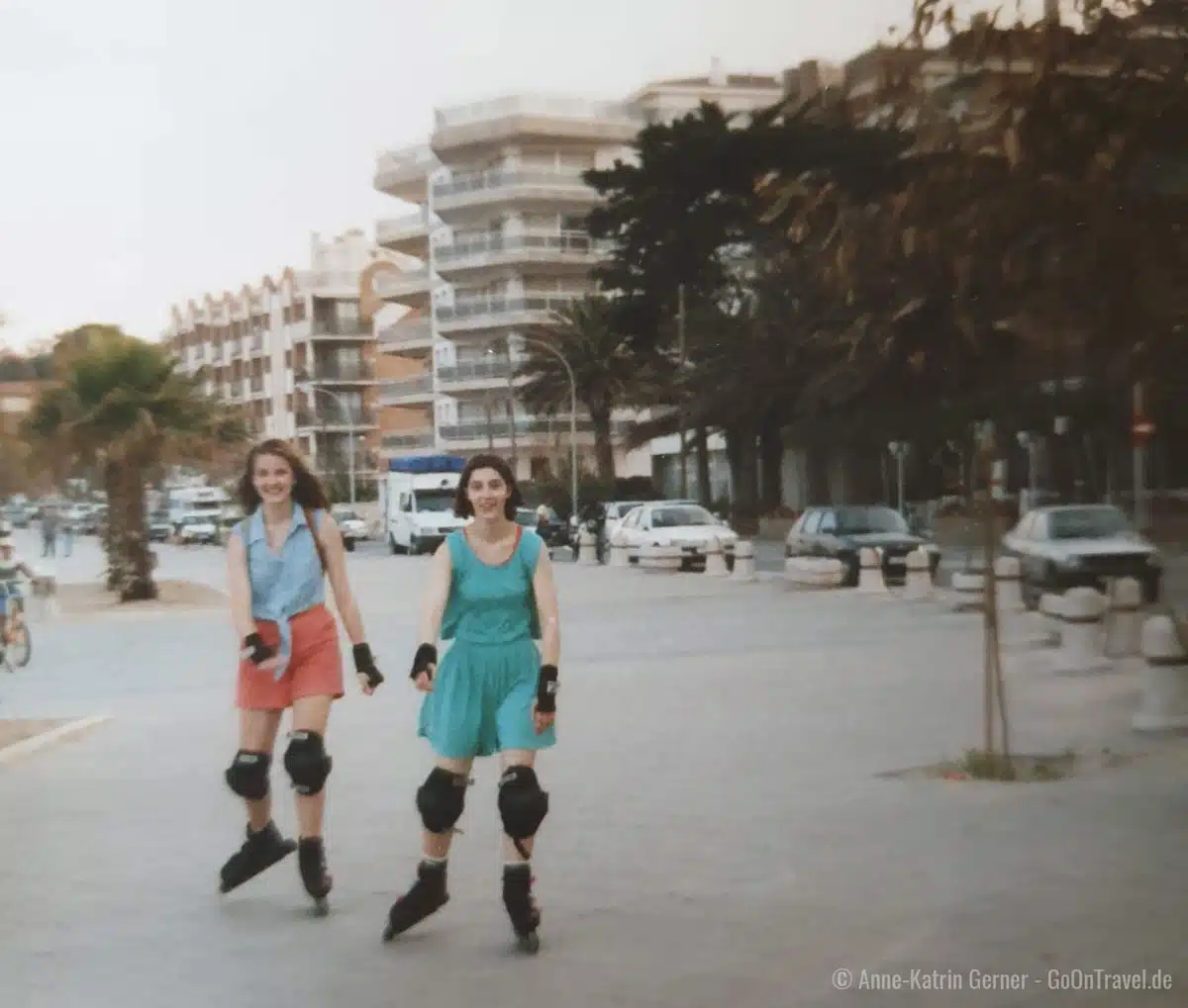 Inline skaten auf der Strandpromenade von Torredembarra