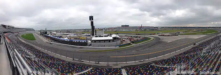 Der Daytona International Speedway von den Zuschauerrängen aus. Der Daytona International Speedway von den Zuschauerrängen aus.