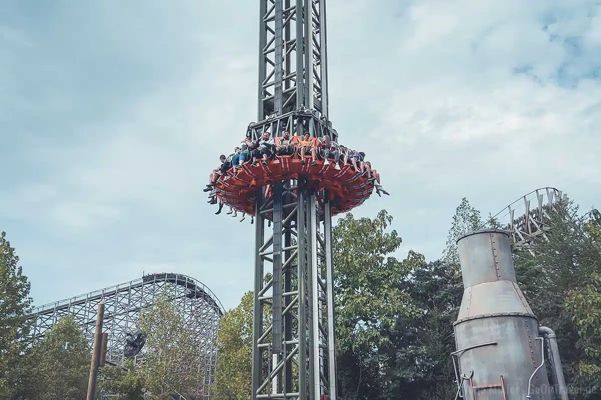Der Fall-Turm Drop Line im Dollywood Der Fall-Turm Drop Line im Dollywood