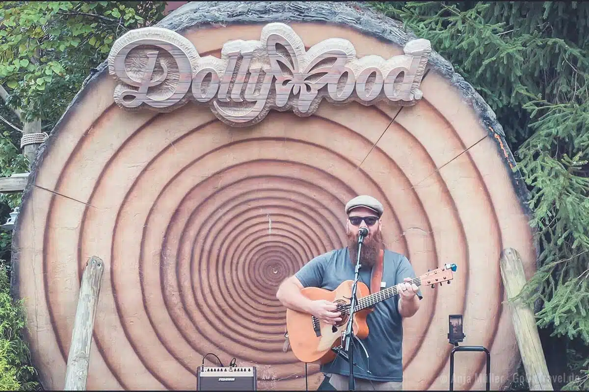 Im Dollywood treten auch unbekannte Künstler auf Im Dollywood treten auch unbekannte Künstler auf