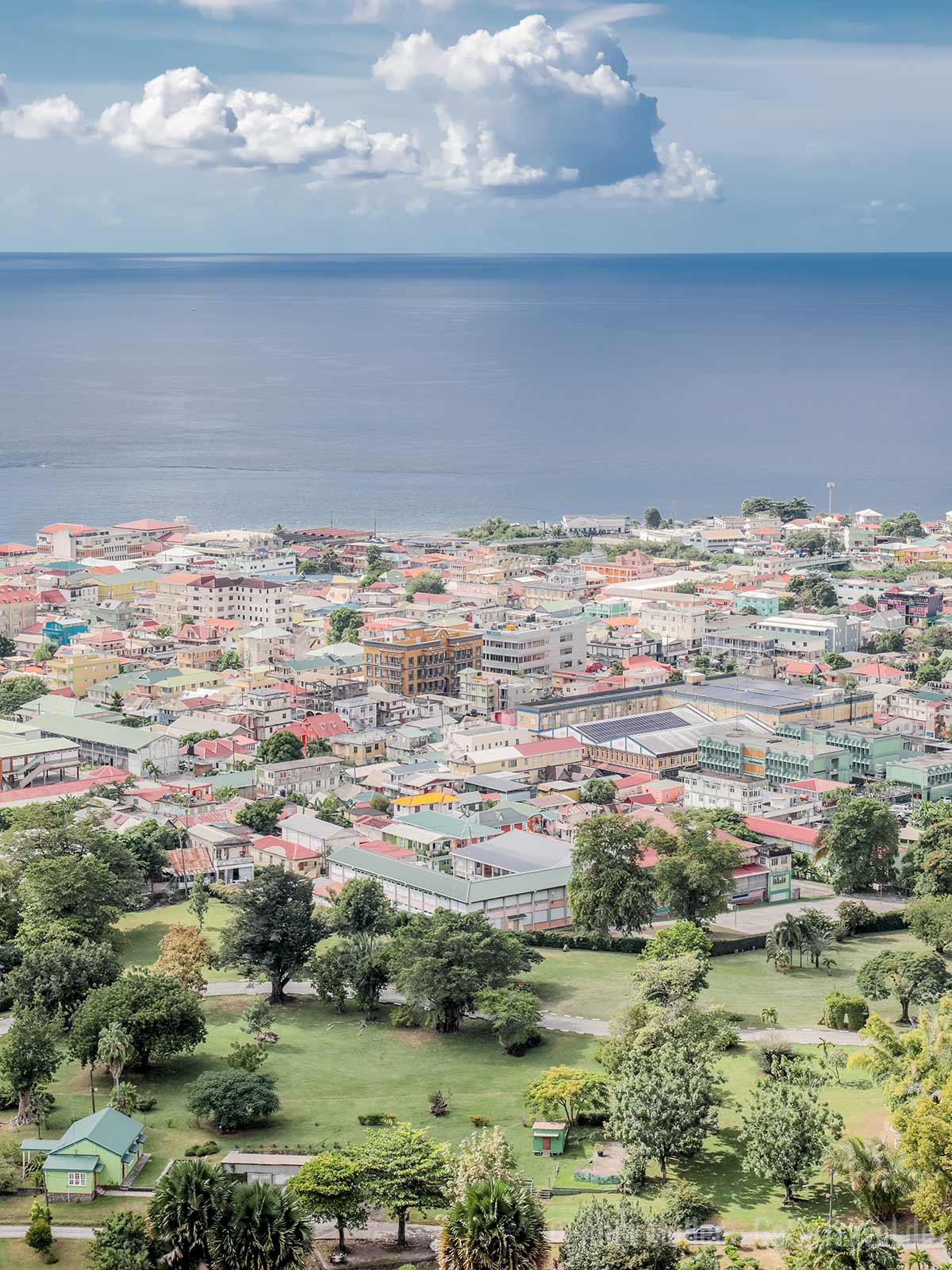 Blick auf die Hauptstadt Roseau Blick auf die Hauptstadt Roseau