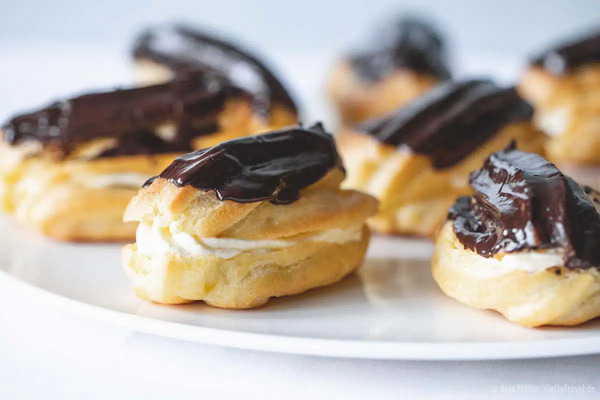 Eclairs werden auch Liebesknochen genannt. Eclairs werden auch Liebesknochen genannt.