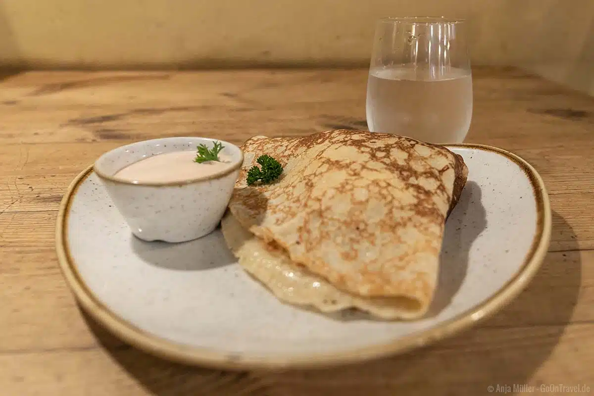 Im Kompressor kannst du günstig salzige oder süße Pfannkuchen essen in Tallin Im Kompressor kannst du günstig salzige oder süße Pfannkuchen essen in Tallin