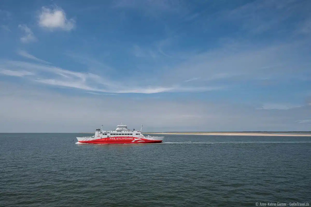 Die Syltfähre fährt täglich mehrmals zwischen Havneby auf Römö nach List auf Sylt Die Syltfähre fährt täglich mehrmals zwischen Havneby auf Römö nach List auf Sylt
