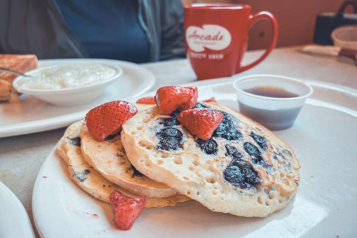 Neben dem Elvis Sandwhich solltest du auch unbedingt die Pancakes probieren Neben dem Elvis Sandwhich solltest du auch unbedingt die Pancakes probieren