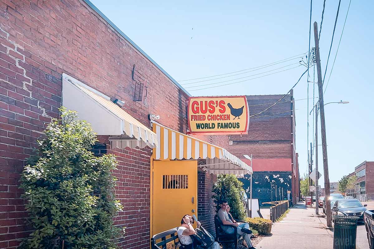 Ein Besuch bei Gus’s Fried Chicken sollte bei deinem Besuch in Memphis nicht fehlen Ein Besuch bei Gus’s Fried Chicken sollte bei deinem Besuch in Memphis nicht fehlen