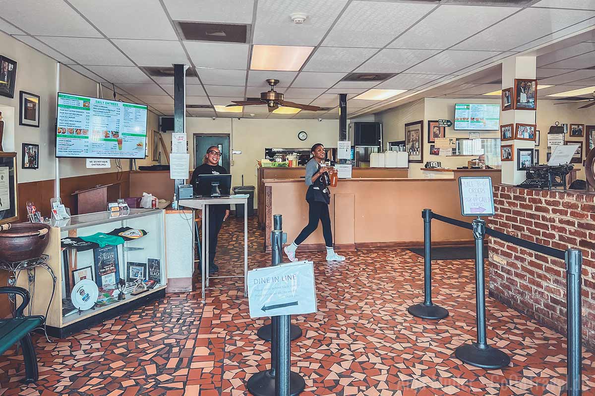 The Four Way Restaurant: eines der bekanntesten Soul-Food-Restaurants in Memphis The Four Way Restaurant: eines der bekanntesten Soul-Food-Restaurants in Memphis