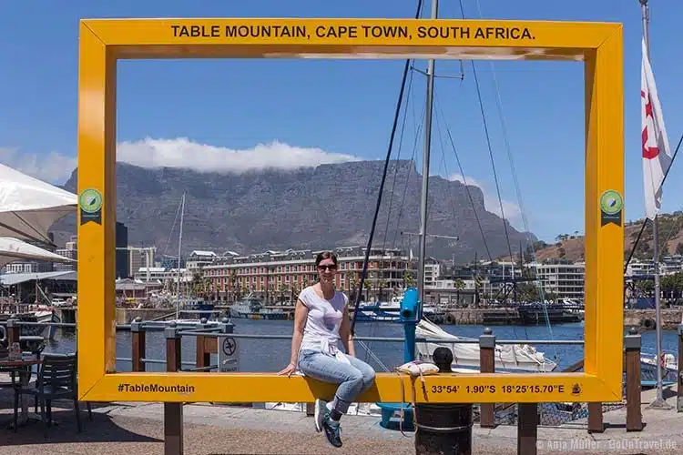 Der gelbe Fotorahmen an der Waterront von Kapstadt