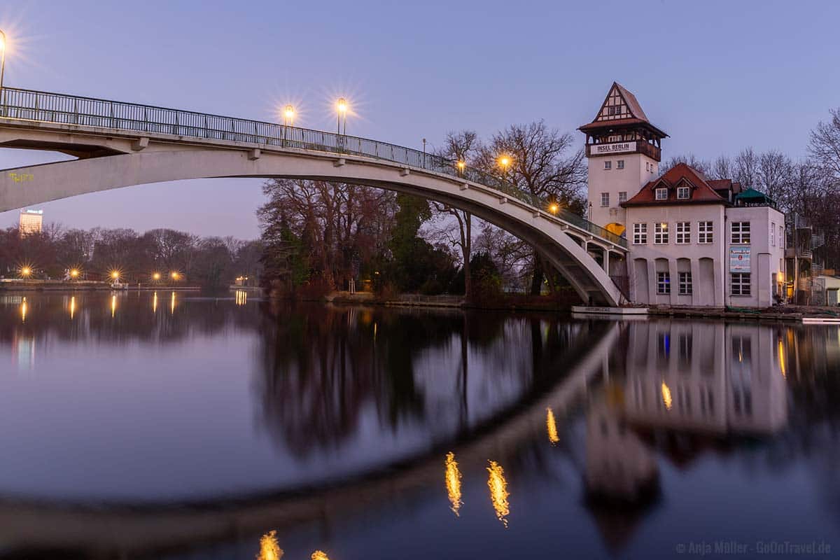 Abteibrücke in der Blauen Stunde am Morgen