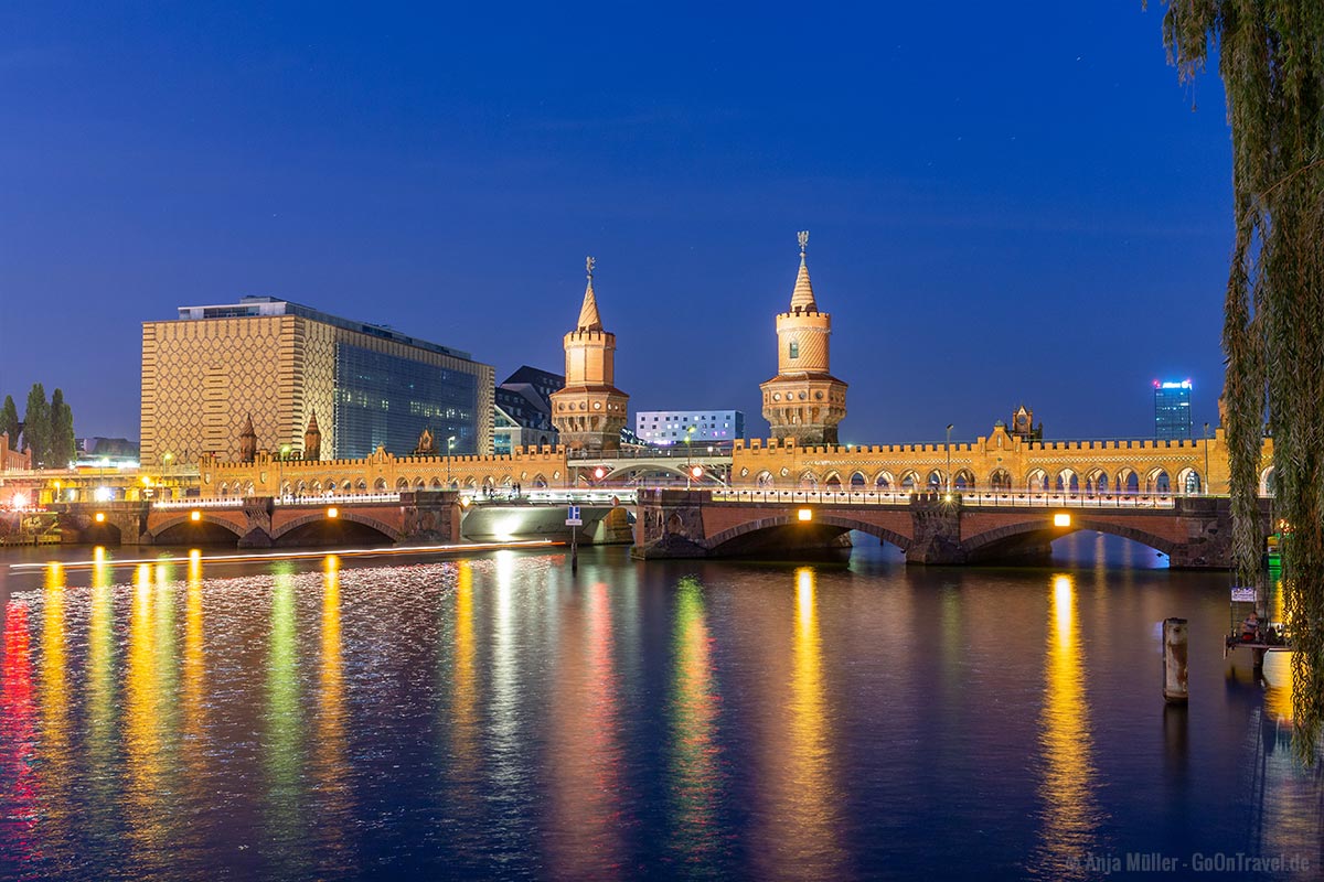 Oberbaumbrücke in der blauen Stunde