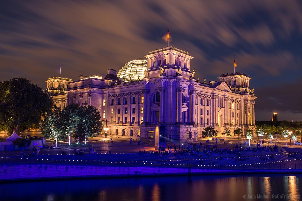 Auch der Reichstag ist ein schönes Fotomotiv in Berlin bei Nacht