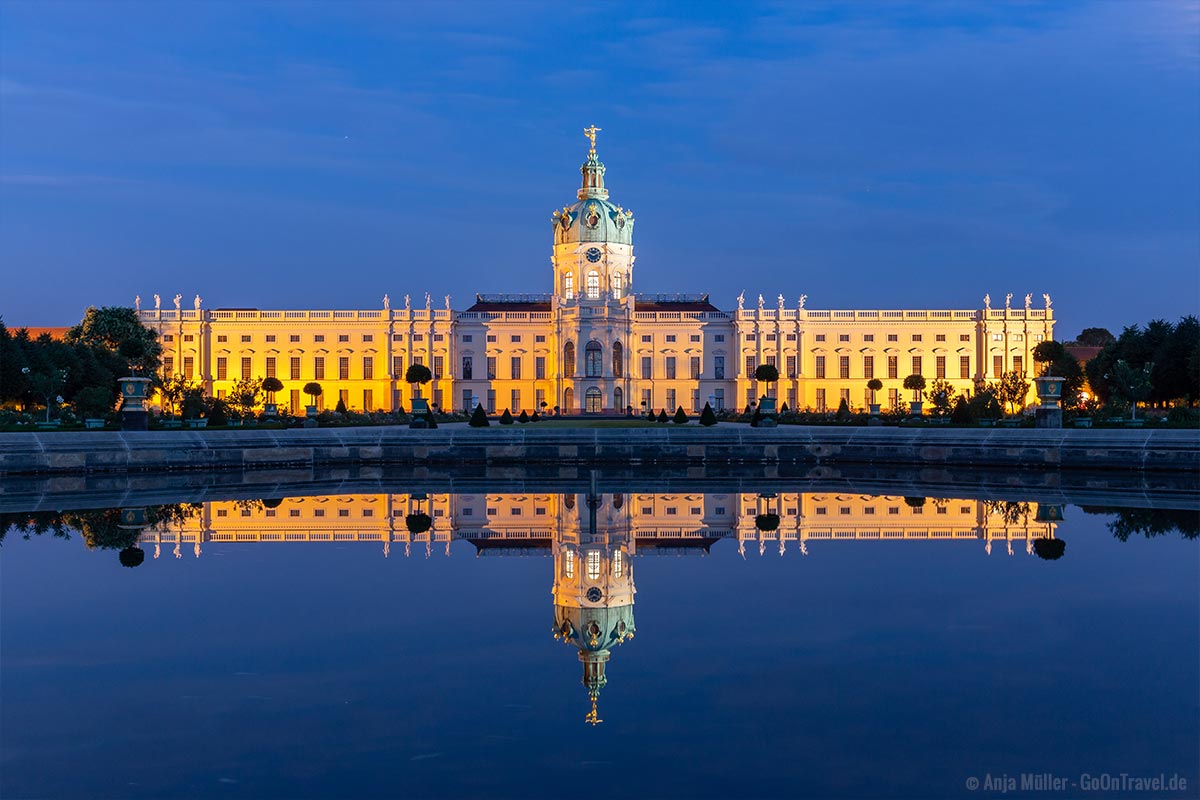 Schloss Charlottenburg mit Spiegelung