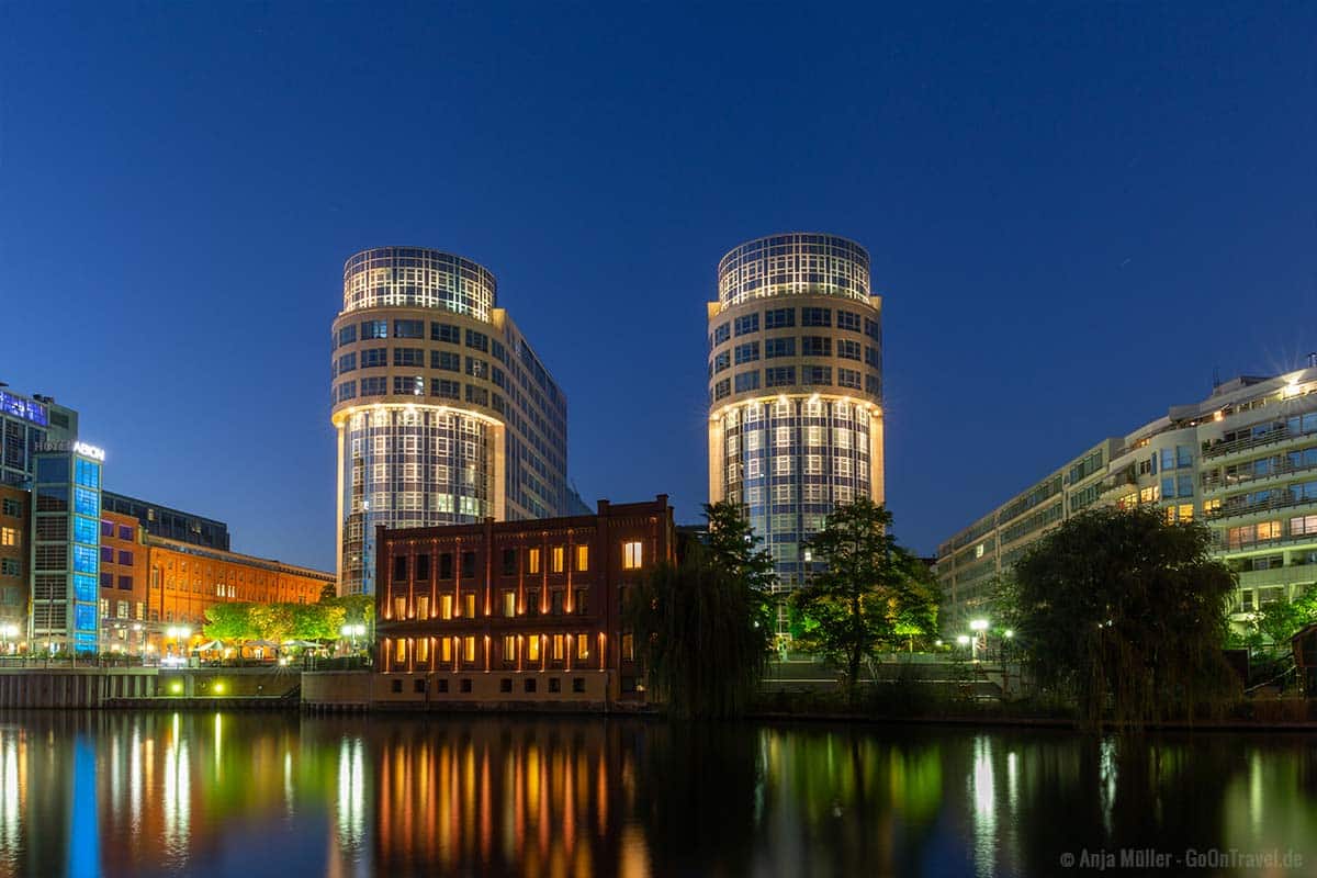 Spreebogen in Berlin bei Nacht