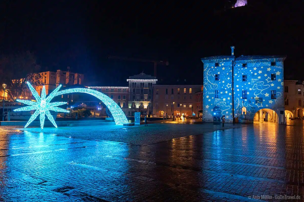 Piazza III Novembre in Riva del Garda am Abend