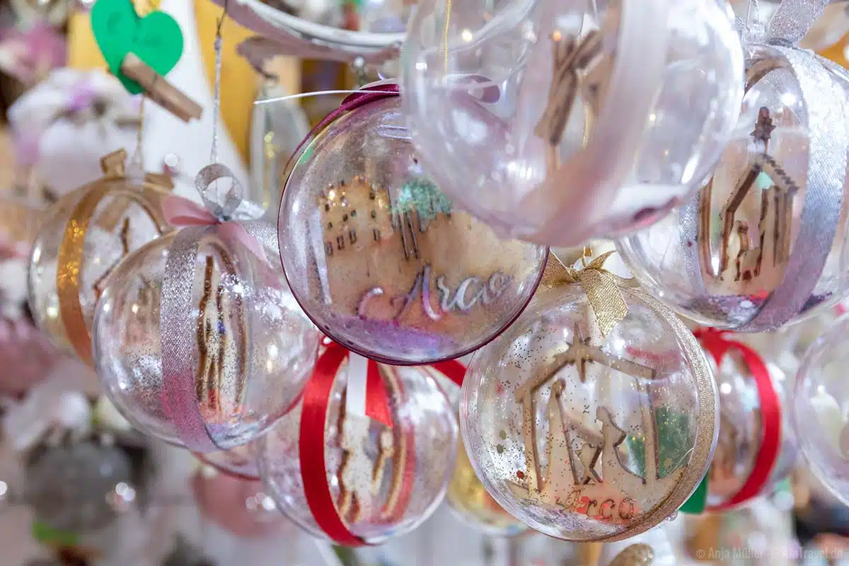 Arco spiegelt sich auch in den Weihnachtskugeln wieder Arco spiegelt sich auch in den Weihnachtskugeln wieder