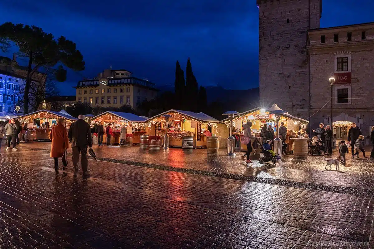 Weihnachten am Gardasee, der Weihnachtsmarkt in Riva del Garda Weihnachten am Gardasee, der Weihnachtsmarkt in Riva del Garda