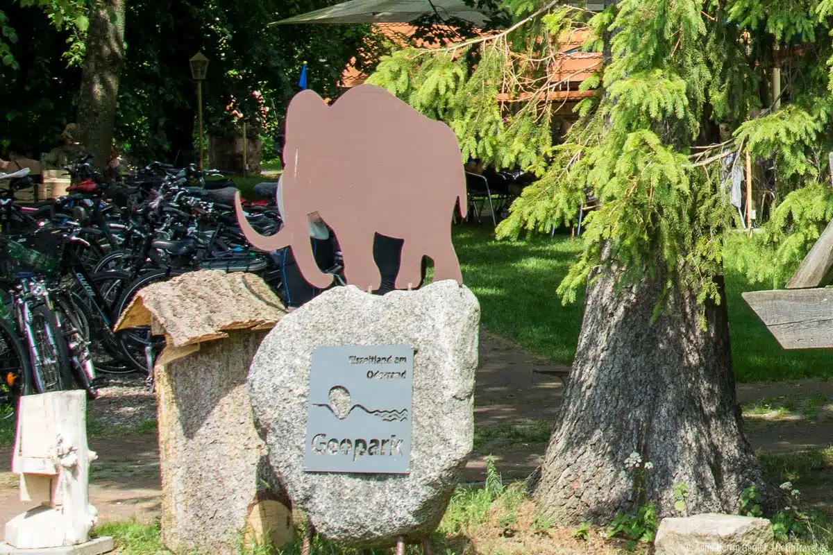 Georg, das Mammut in Marienwerder am Schleusengrafen Georg, das Mammut in Marienwerder am Schleusengrafen