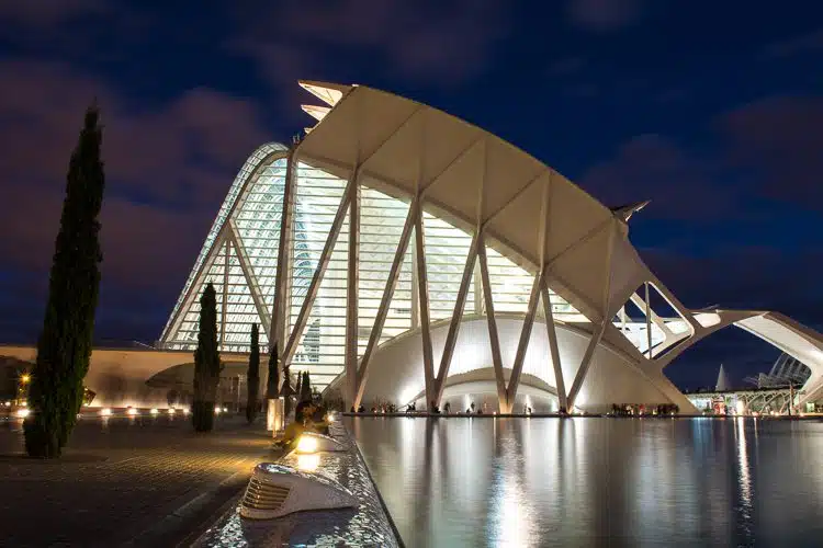 Wissenschaftsmuseum in der Abenddämmerung Wissenschaftsmuseum in der Abenddämmerung