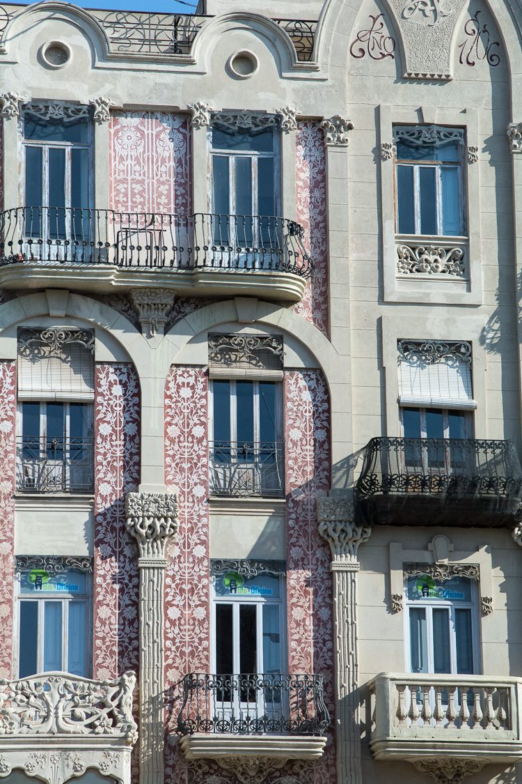 das Haus Punt de Ganxo am Platz La Almoina