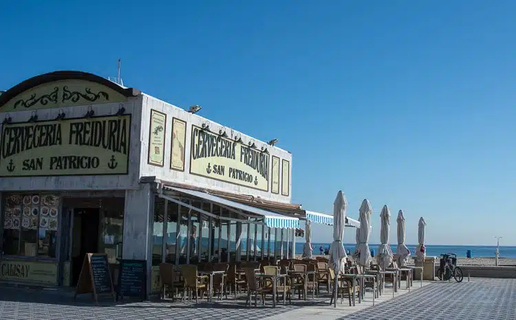 Strandrestaurant mit Meerblick