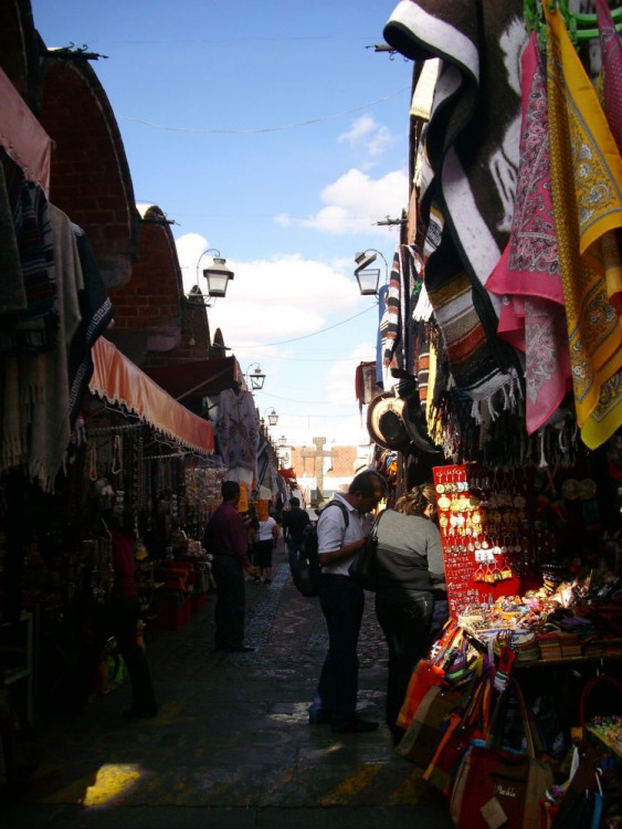 "El Parian" der große Markt für Kunsthandwerk