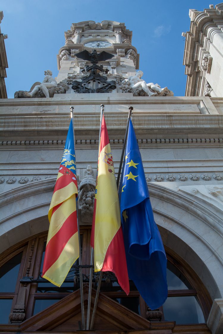 Die schwarze Fledermaus am Rathaus