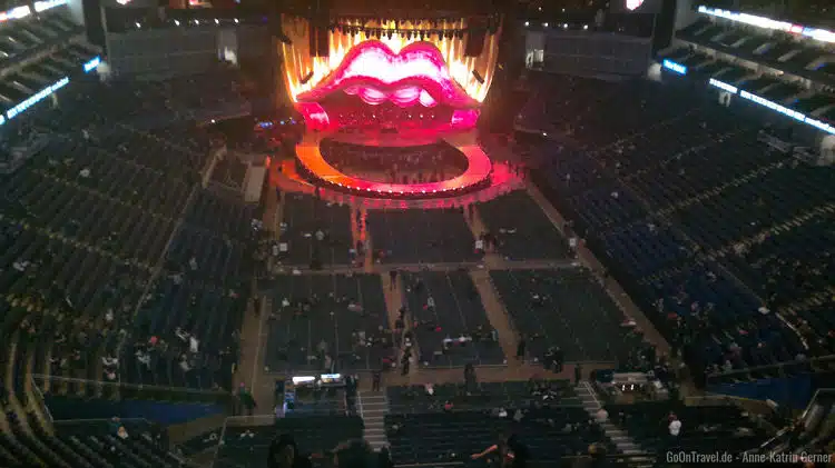 O2 Arena London mit unverwechselbarer Stones Bühne O2 Arena London mit unverwechselbarer Stones Bühne