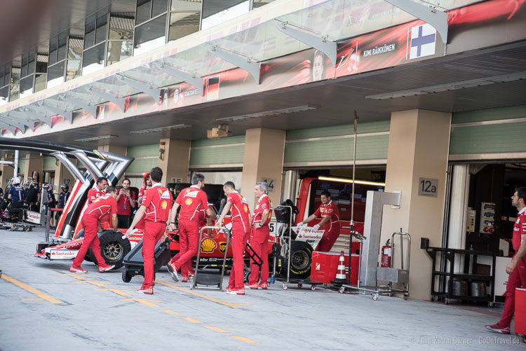 Team Scuderia Ferrari beim Pit Lane Walk