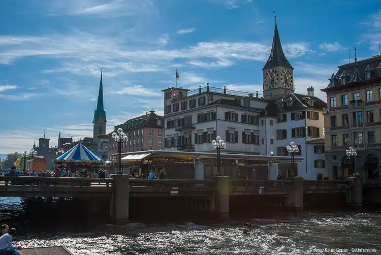 Rathausbrücke mit St.Peter-Kirche und Fraumünster Rathausbrücke mit St.Peter-Kirche und Fraumünster