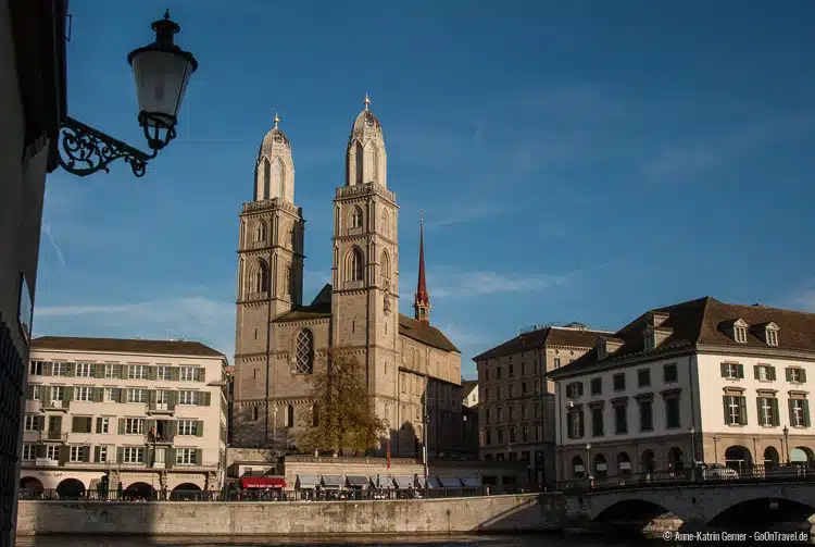 Das Grossmünster und die Münsterbrücke Das Grossmünster und die Münsterbrücke