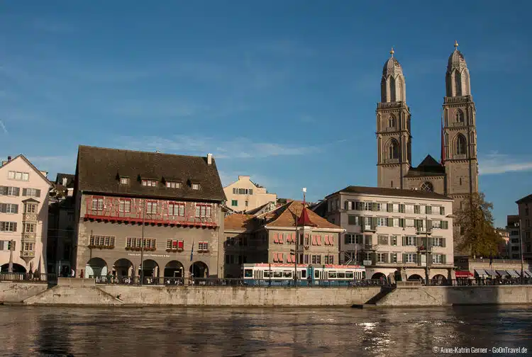 Das Grossmünster in der Herbstsonne Das Grossmünster in der Herbstsonne