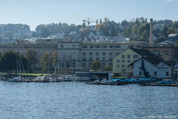 Schokoladenfabrik Lindt & Sprüngli am Zürichsee Schokoladenfabrik Lindt & Sprüngli am Zürichsee