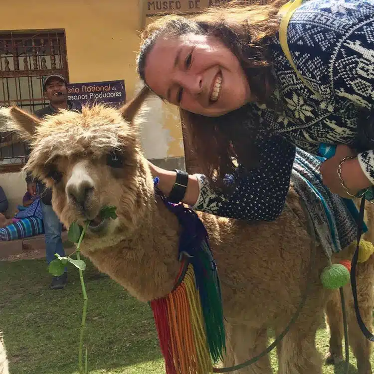 Foto: Maria Kryschak - Maria mit Alpaca Lucy Foto: Maria Kryschak - Maria mit Alpaca Lucy