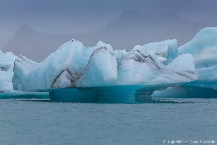 Eisskulptur in der Jökulsalon Glacier Lagoon Eisskulptur in der Jökulsalon Glacier Lagoon