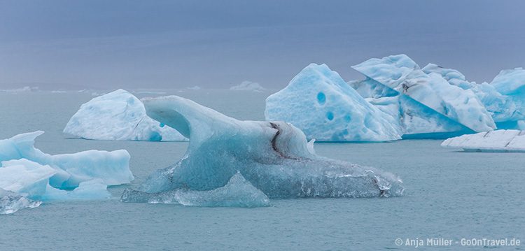 Schweizer Käse in der Jökulsalon Glacier Lagoon?