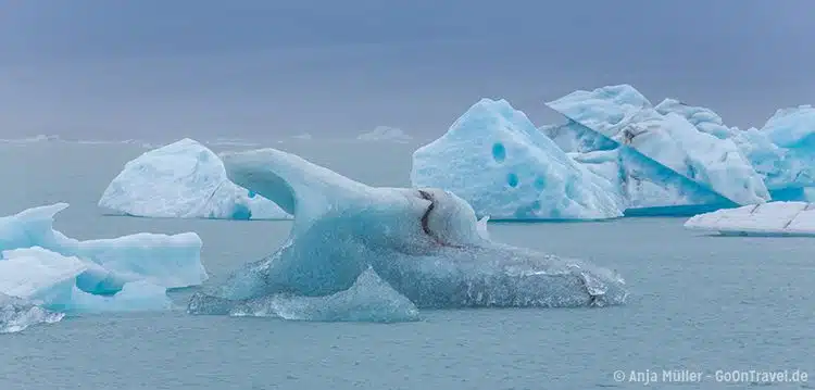 Schweizer Käse in der Jökulsalon Glacier Lagoon? Schweizer Käse in der Jökulsalon Glacier Lagoon?