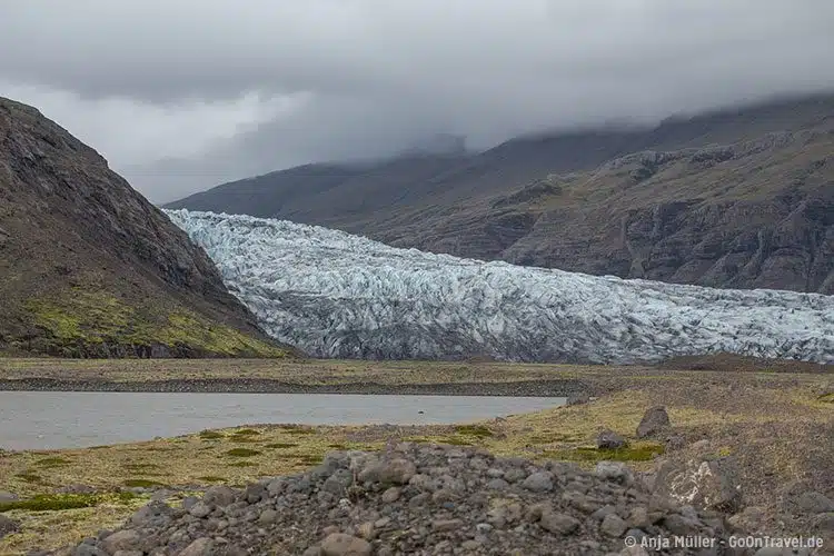 Die Gletscherzunge Flaajökull im Süden von Island Die Gletscherzunge Flaajökull im Süden von Island
