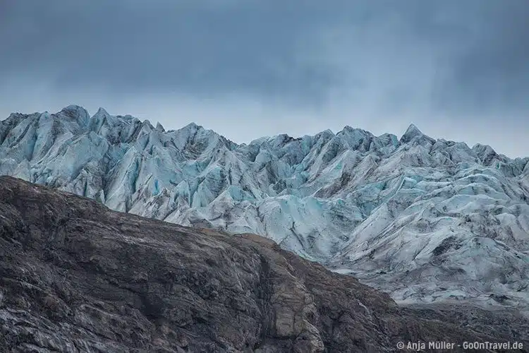 Nahansicht auf die Gletscherzunge Flaajökull