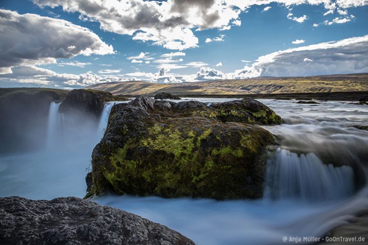 Der Godafoss von der Seite.