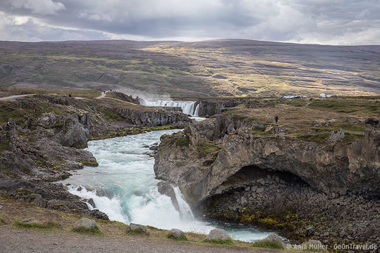 Der Godafoss in seiner vollen Schönheit.