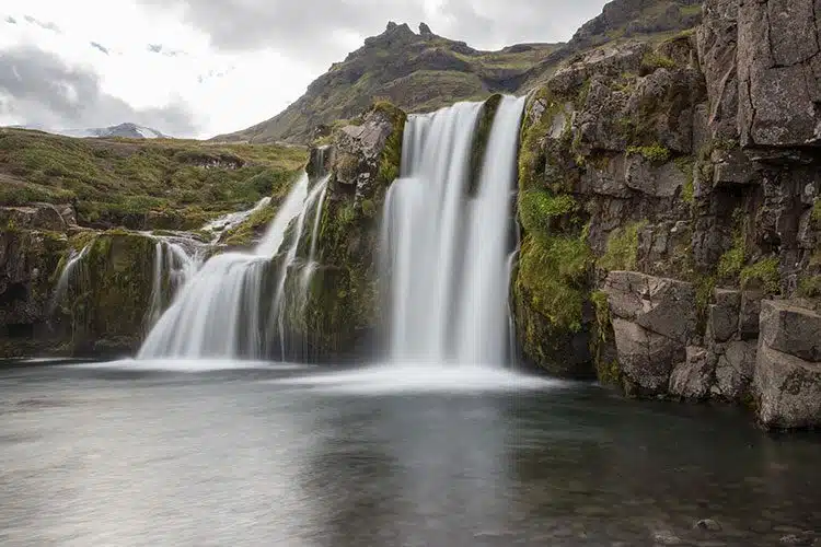 Kirkjufellsfoss im Norden der Halbinsel Snaefellsnes Kirkjufellsfoss im Norden der Halbinsel Snaefellsnes