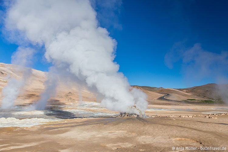 Dampfende Quellen im Solfatarengebiet Namafjall Dampfende Quellen im Solfatarengebiet Namafjall